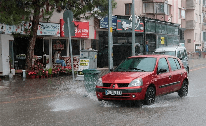 Bolu ve Karabük'te sağanak yağış etkili oldu